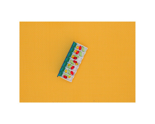 Таблетница. 7 секций. Размер 13,5х4,5х2 см. 2 цв.NEW